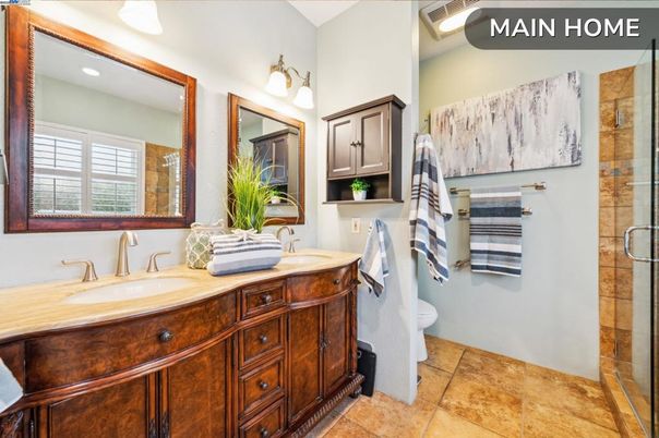 Bathroom, Dual Sink Vanities, Interior, Recessed Lighting