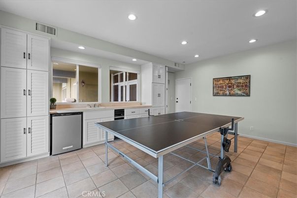 Game Room, Interior, Recessed Lighting