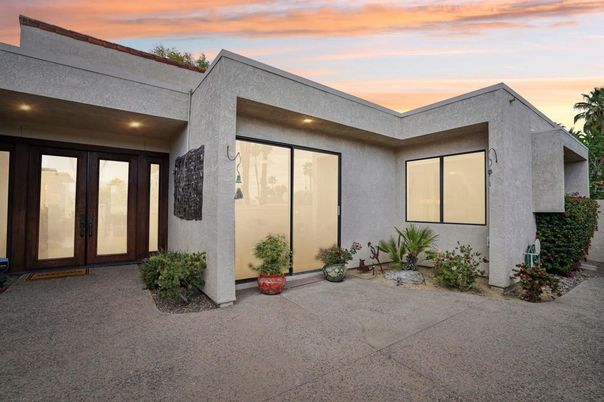 Exterior, Facade, Modern