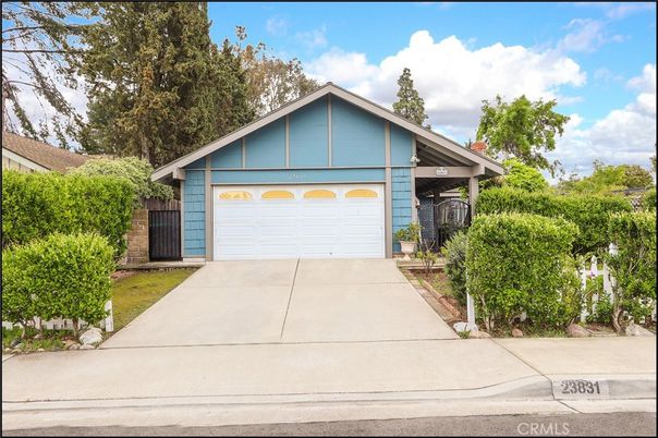 Attached, Exterior, Facade, American Craftsman