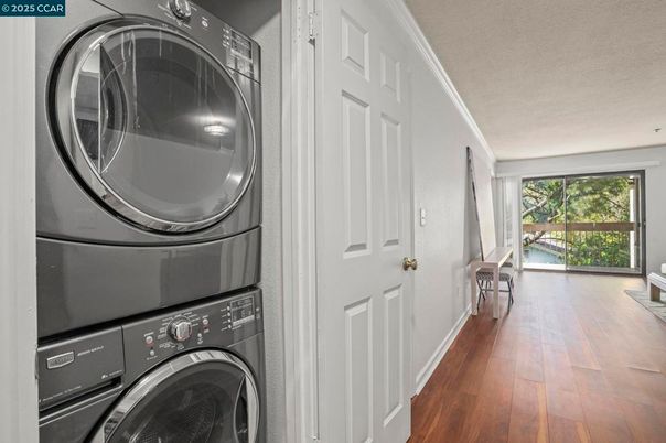 Interior, Utility Closets, Washer, Wood Texture Flooring
