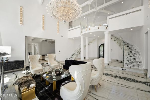 Chandelier, Interior, Living room, Marble, Recessed Lighting
