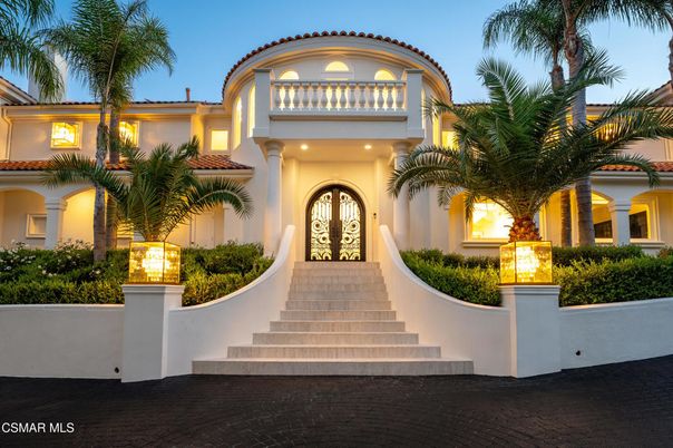 Exterior, Facade, Mediterranean