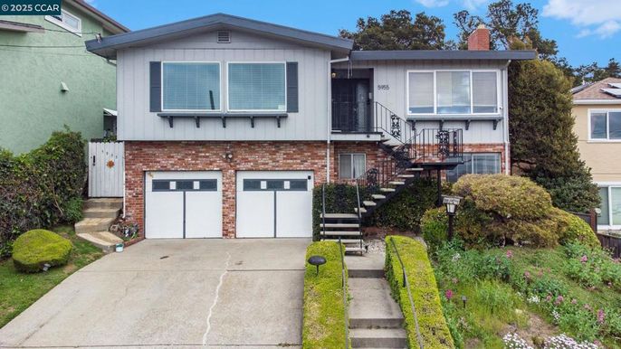 Attached, Exterior, Facade, Brick Facade, Raised Ranch