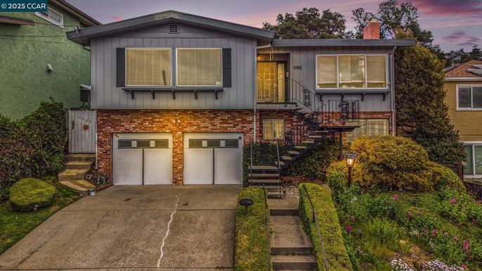 Attached, Exterior, Facade, Brick Facade, Raised Ranch