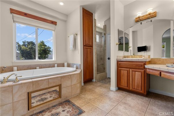 Bathroom, Interior, Recessed Lighting, Tile Countertops