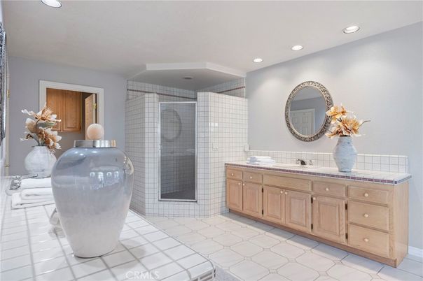 Bathroom, Interior, Recessed Lighting, Tile Countertops