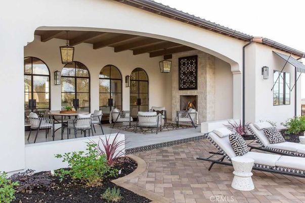 Exterior, Fireplace