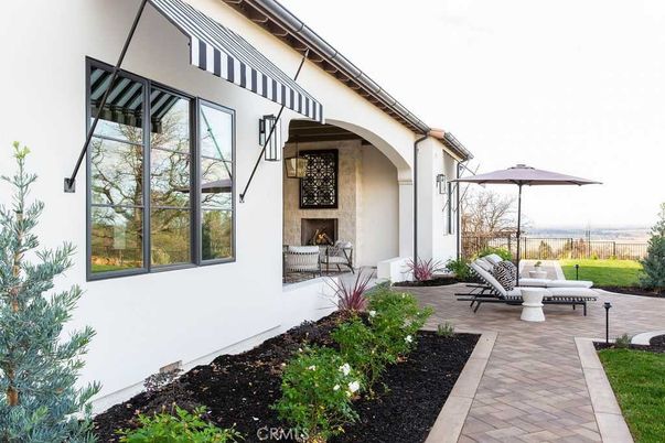 Exterior, Fireplace, Water