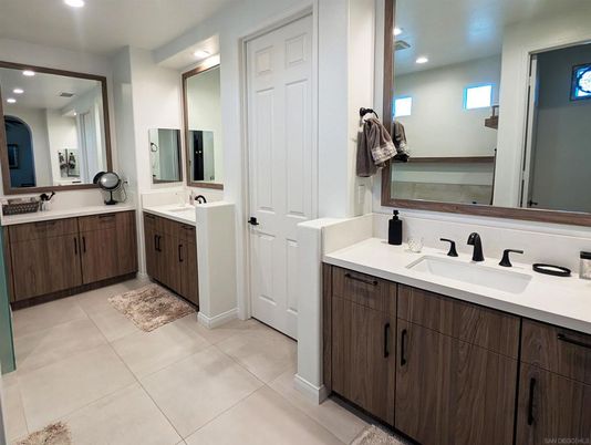 Bathroom, Dual Sink Vanities, Interior, Recessed Lighting