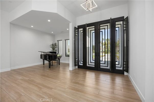 Interior, Pendant Lights, Piano, Recessed Lighting, Wood Texture Flooring
