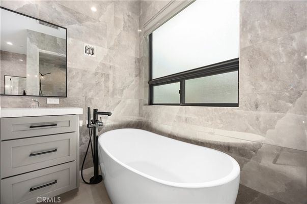 Bathroom, Free Standing Baths, Interior, Recessed Lighting