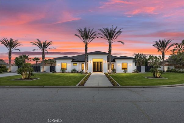Exterior, Facade, Ranch