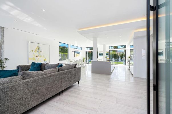 Dining room, Interior, Living room, Pendant Lights, Recessed Lighting