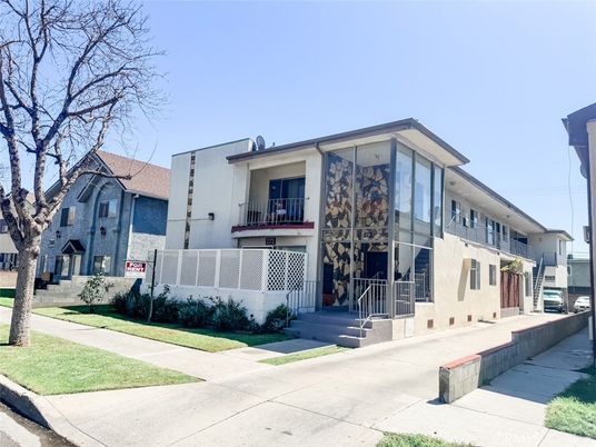 Exterior, Facade, Modern