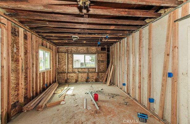 Empty room, Interior, Wooden Beams