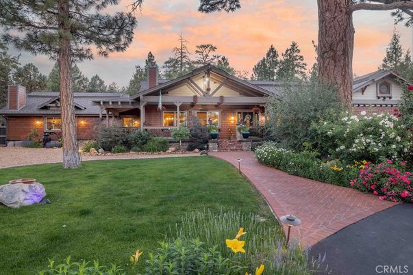 Backyard, Exterior, Facade, Brick Facade, Log Home