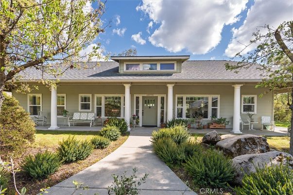 Exterior, Facade, Ranch
