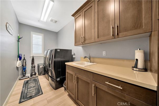 Interior, Washer, Wood Texture Flooring