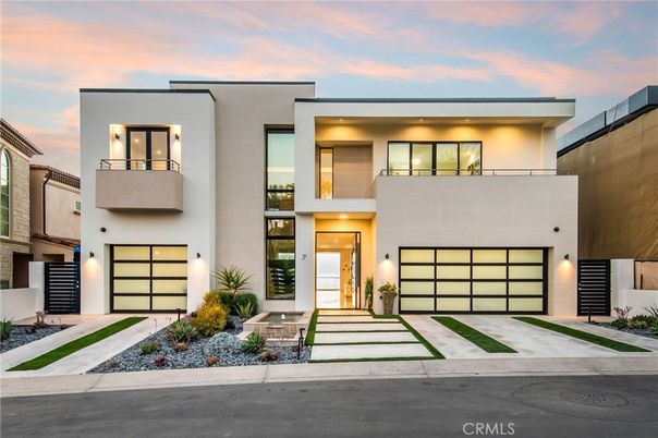 Attached, Exterior, Facade, Modern