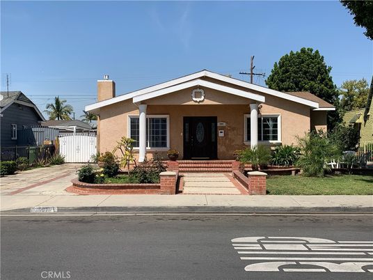 Exterior, Facade, Ranch