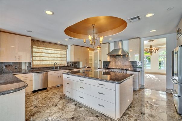 Chandelier, Interior, Kitchen, Recessed Lighting, Stainless Steel Appliances