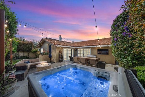 Exterior, Hot Tub