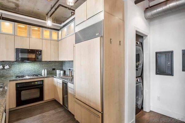 Interior, Kitchen, Stainless Steel Appliances, Washer, Wood Texture Flooring