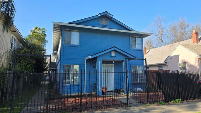 Exterior, Facade, American Foursquare