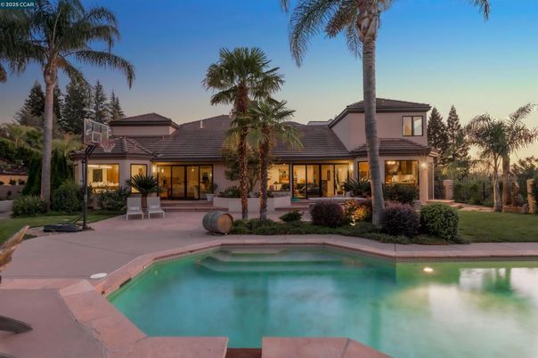 Exterior, Facade, Pool, Mediterranean