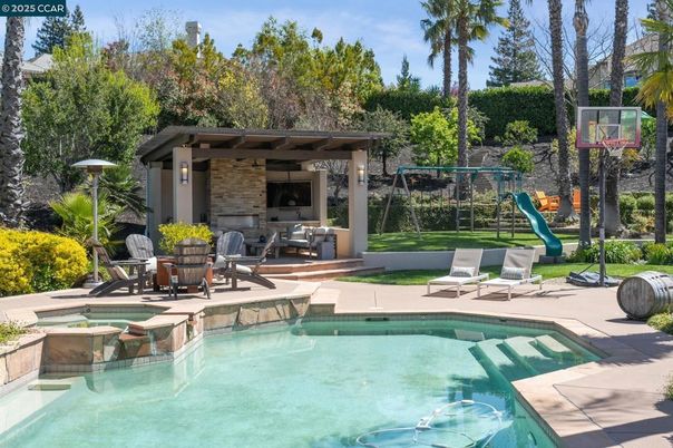 Exterior, Playground, Pool