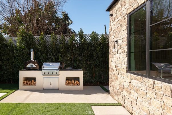 Exterior, Fireplace