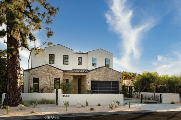 Attached, Exterior, Facade, Modern