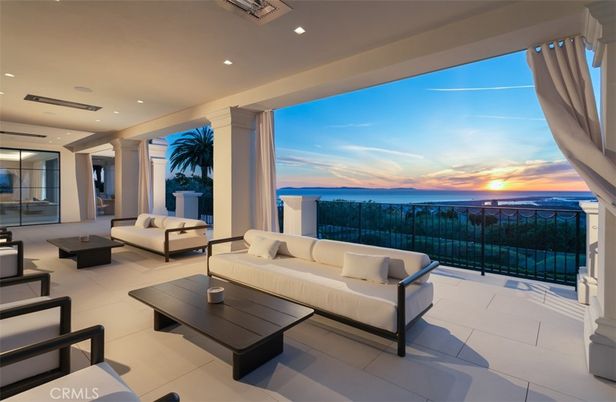 Exterior, Interior, Living room, Recessed Lighting, Water