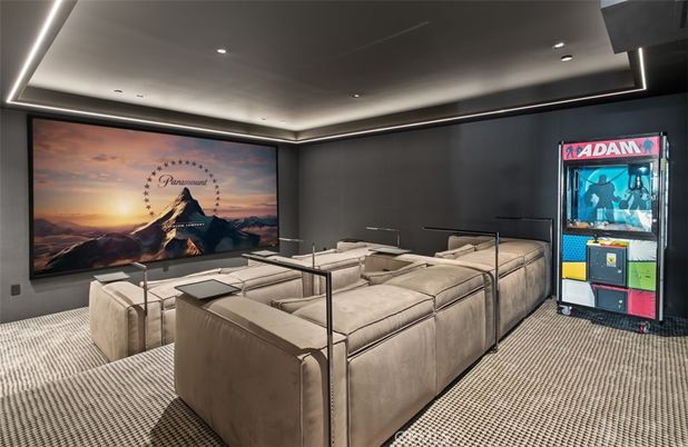 Interior, Projection Screen, Recessed Lighting, Theatre Room