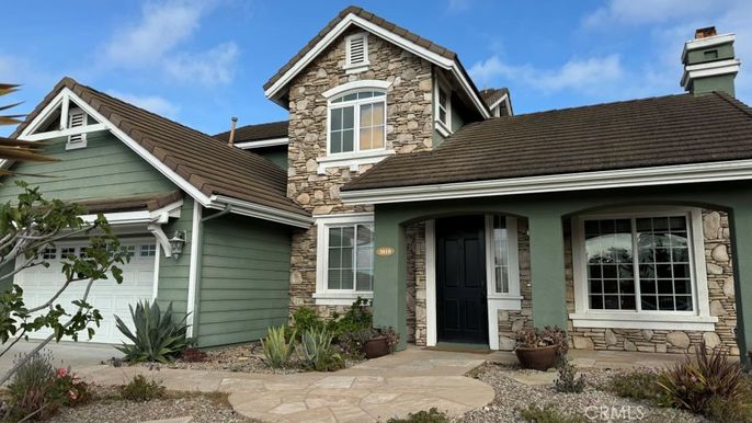 Attached, Exterior, Facade, American Craftsman