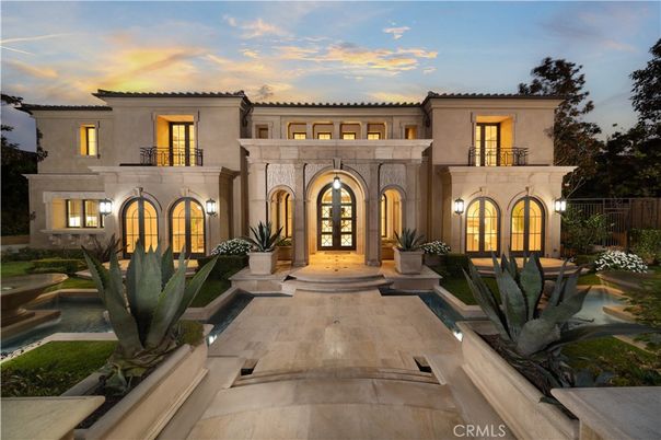 Exterior, Facade, Mediterranean