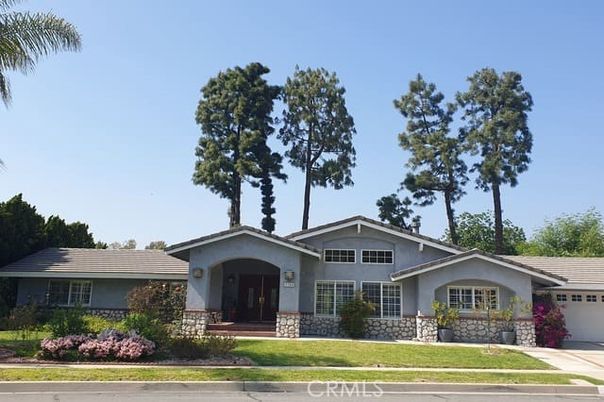 Exterior, Facade, Ranch