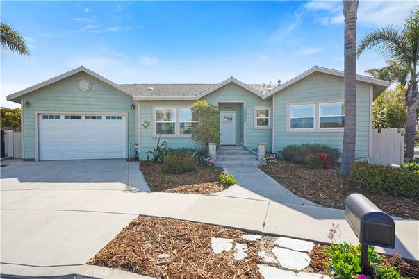 Attached, Exterior, Facade, Ranch