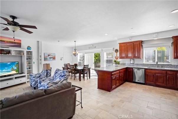Chandelier, Dining room, Interior, Kitchen, Living room, Pendant Lights, Recessed Lighting, Stainless Steel Appliances