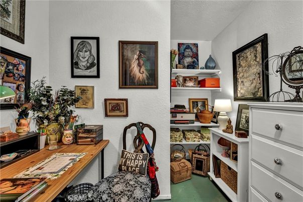 Home Office, Interior