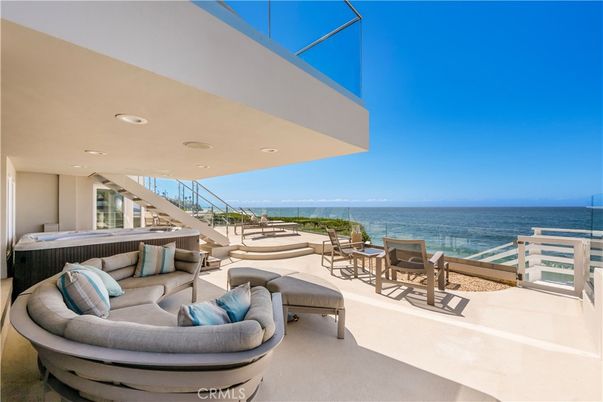 Exterior, Hot Tub, Recessed Lighting, Water