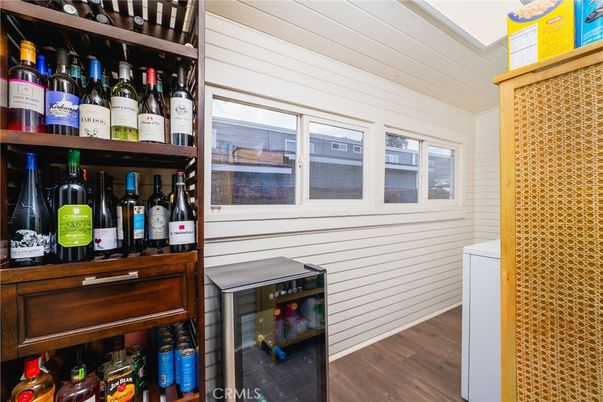 Interior, Washer, Wine Storage, Wood Texture Flooring