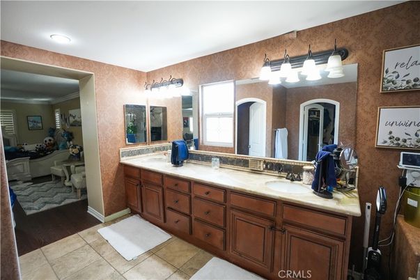 Bathroom, Dual Sink Vanities, Interior, Recessed Lighting
