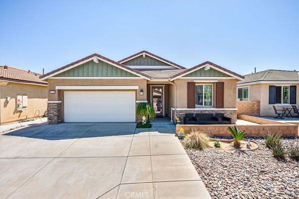 Attached, Exterior, Facade, American Craftsman