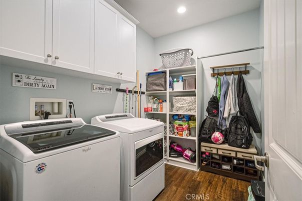 Interior, Recessed Lighting, Washer, Wood Texture Flooring