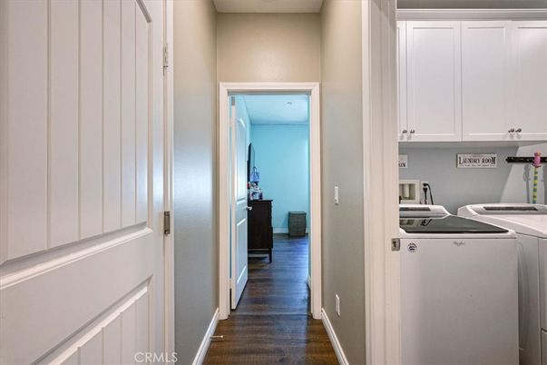 Interior, Washer, Wood Texture Flooring