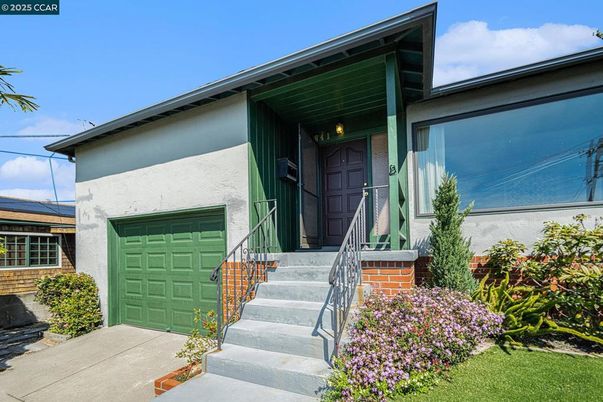 Attached, Exterior, Facade, Modern