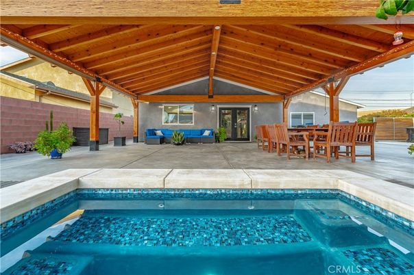 Exterior, Pool