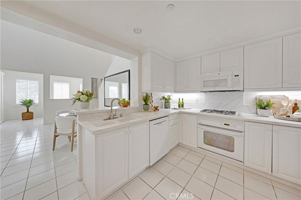 Dining room, Interior, Kitchen, Recessed Lighting